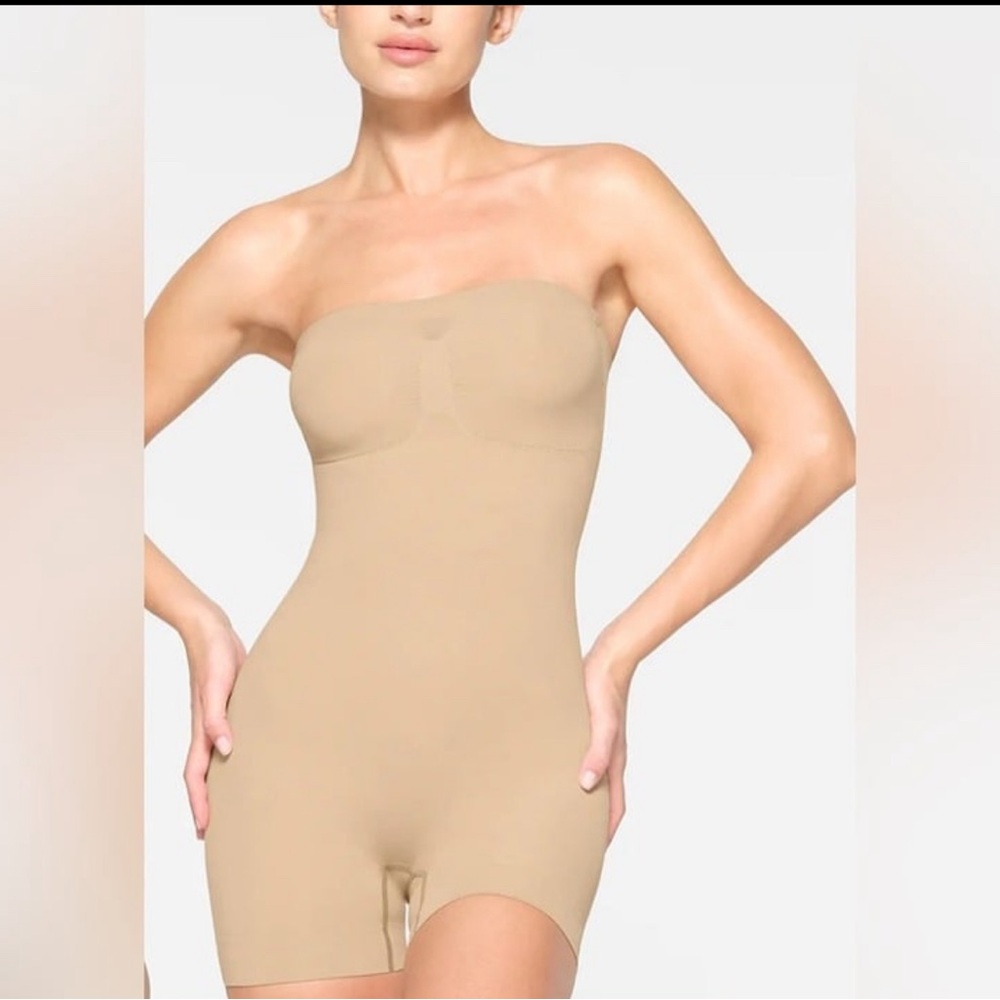 SKIMS NWOT Seamless Sculpt Strapless Shortie Bodysuit - Clay